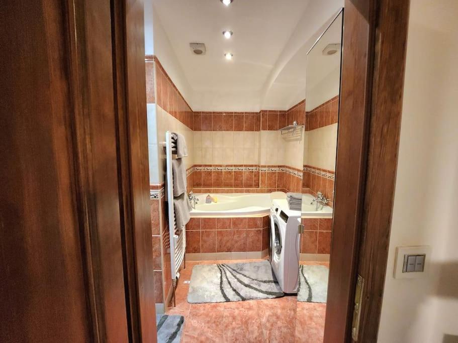פראג Spacious Apartment 6Min From The Dancing House מראה חיצוני תמונה