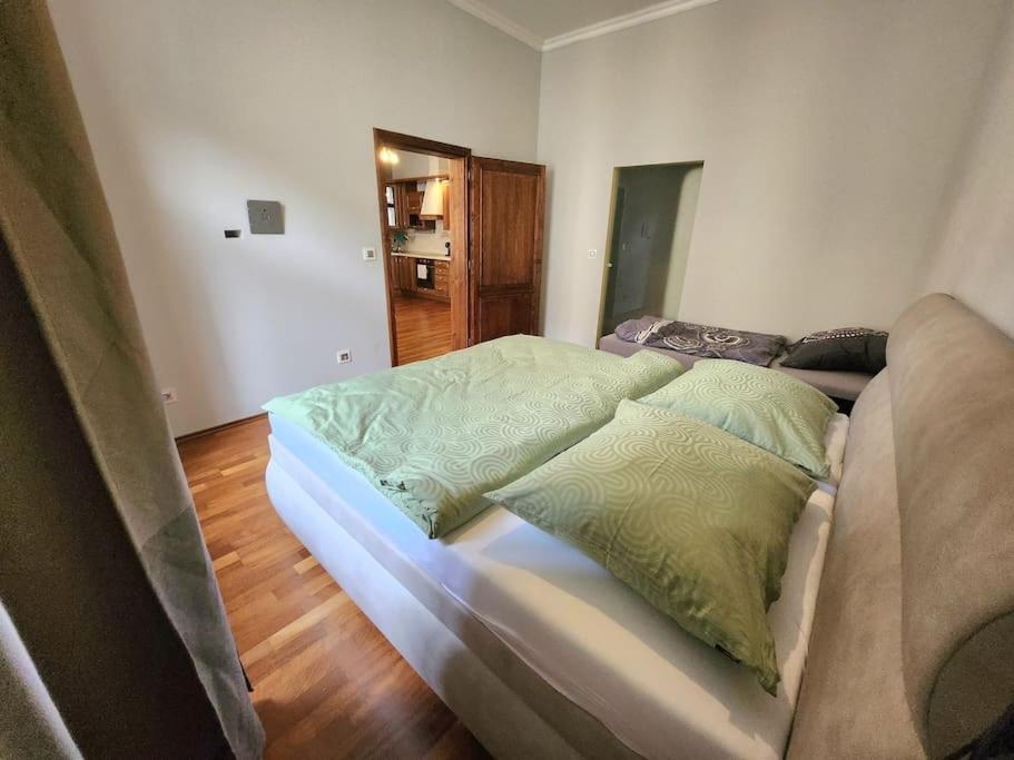 פראג Spacious Apartment 6Min From The Dancing House מראה חיצוני תמונה