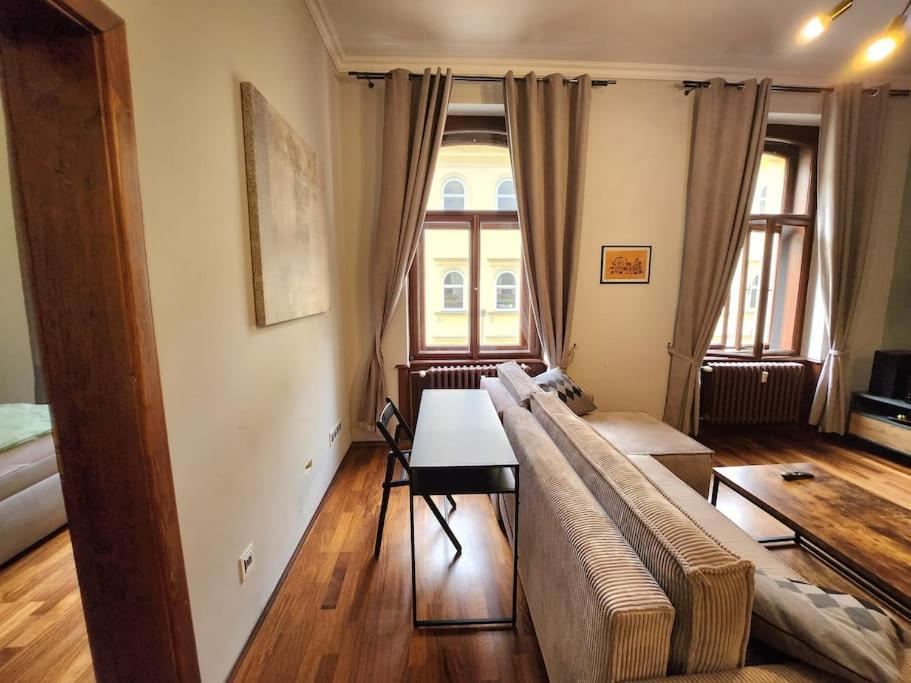פראג Spacious Apartment 6Min From The Dancing House מראה חיצוני תמונה