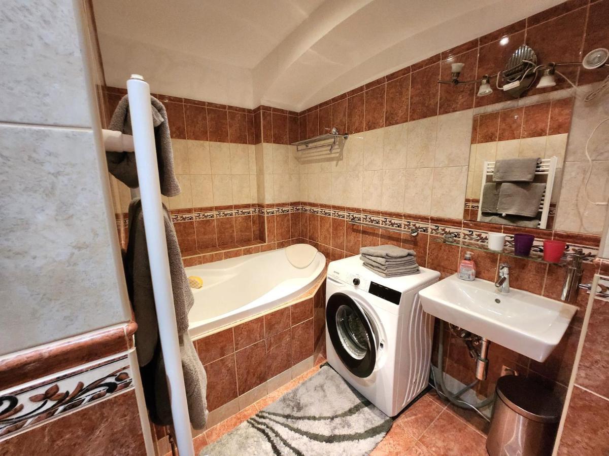 פראג Spacious Apartment 6Min From The Dancing House מראה חיצוני תמונה